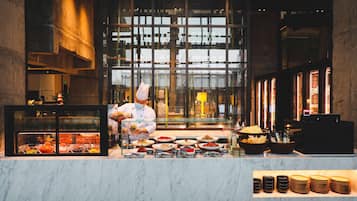 2 restaurants, breakfast, lunch served; local and international cuisine