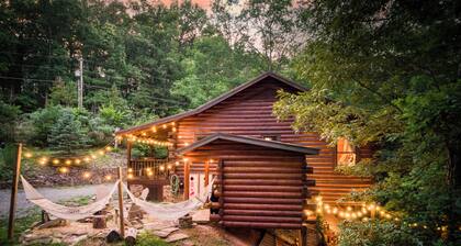 5 mins to DWTN & Lake. Ping Pong, Arcade, Foosball. Best Location in Blue Ridge