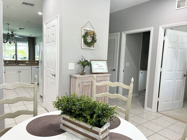 Dining - Naples Serenity on Golf Course, Near Beaches (Naples)