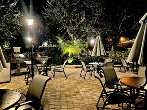 Outdoor dining - Naples Deal! Free Golf Round May 15th-Oct 15th Included! (Naples)