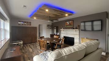 Smart TV, fireplace