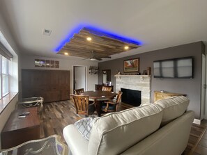 Smart TV, fireplace - Bridge-view at Cataract Falls Lodge (Spencer)