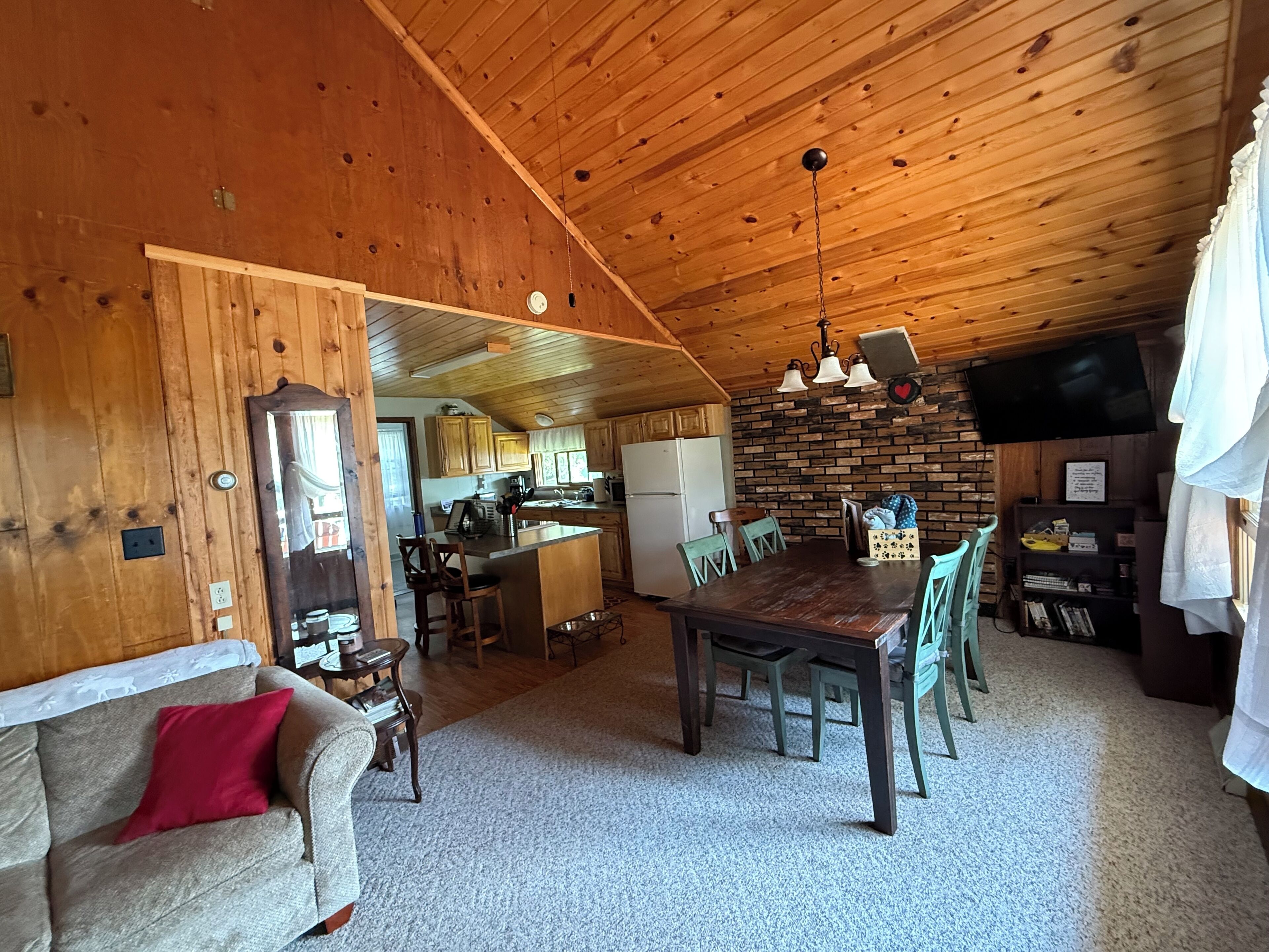 TV connectée, lecteur de DVD, livres