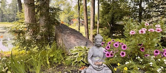 A peaceful family and dog-friendly getaway in the Northwoods