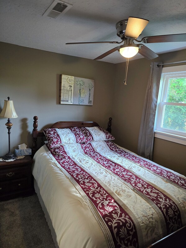 3 bedrooms, iron/ironing board, WiFi, bed sheets