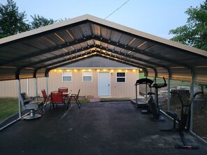 屋外ダイニングエリア