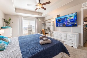 3 bedrooms, desk, iron/ironing board, free WiFi - Welcome to Shenanigans (Wellington)