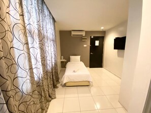 Single Room, No Windows | Bed sheets - One One 08 Hotel Tapah (Tapah)
