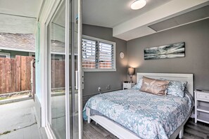 3 bedrooms, desk, iron/ironing board, internet