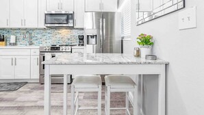 Private kitchen - Kick back and relax in this calm, stylish space (Fort Lauderdale)