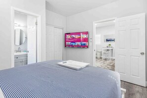 1 bedroom, iron/ironing board, travel cot, free WiFi - Kick back and relax in this calm, stylish space (Fort Lauderdale)