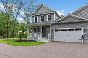 Exterior - Fully Loaded - Bikes & Hot Tub - Burlington Area + Bike Path (Colchester)