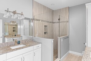 Baignoire, sèche-cheveux, bidet, serviettes fournies