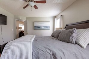 2 Schlafzimmer, Schreibtisch, Bügeleisen/Bügelbrett, kostenloses WLAN