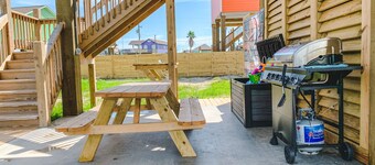 Bring your friends and family! 2 min walk to Beach. 4 bedrooms WITH a Loft!