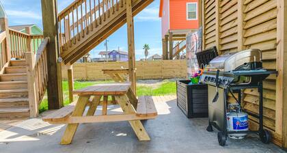 Bring your friends and family! 2 min walk to Beach. 4 bedrooms WITH a Loft!