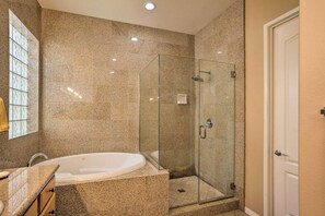 Shower, jetted bath, hair dryer, towels