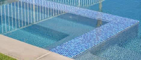 室外游泳池,恒温泳池