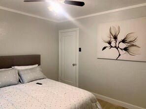 2 chambres, fer et planche à repasser, lit parapluie, Wi-Fi gratuit