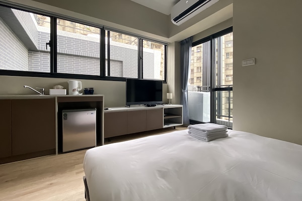 Habitación senior doble | Edredón, escritorio, wifi gratis y ropa de cama