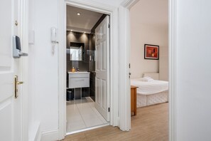 8 habitaciones y wifi gratis 