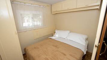 3 slaapkamers, reisbedje, gratis wifi, beddengoed