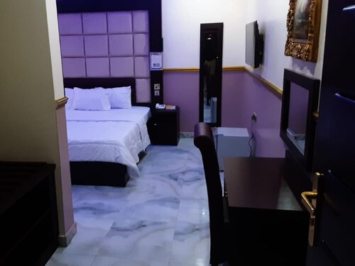 Royal City Dubai Hotel & Suites