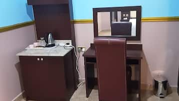 1 habitación, tabla de planchar con plancha, wifi gratis y ropa de cama