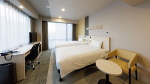 A hotel room with a bed, desk, chair, and a small table. - Smile Hotel Kanazawa Nishiguchi Ekimae (Kanazawa)