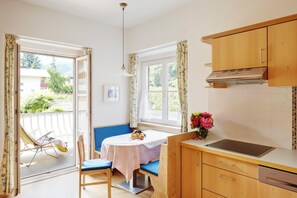 Réfrigérateur, micro-ondes, plaque de cuisson, lave-vaisselle