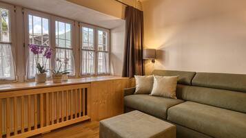 Televisio, pöytätennispöytä, stereot