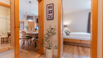 1 slaapkamer, een strijkplank/strijkijzer, gratis wifi, beddengoed