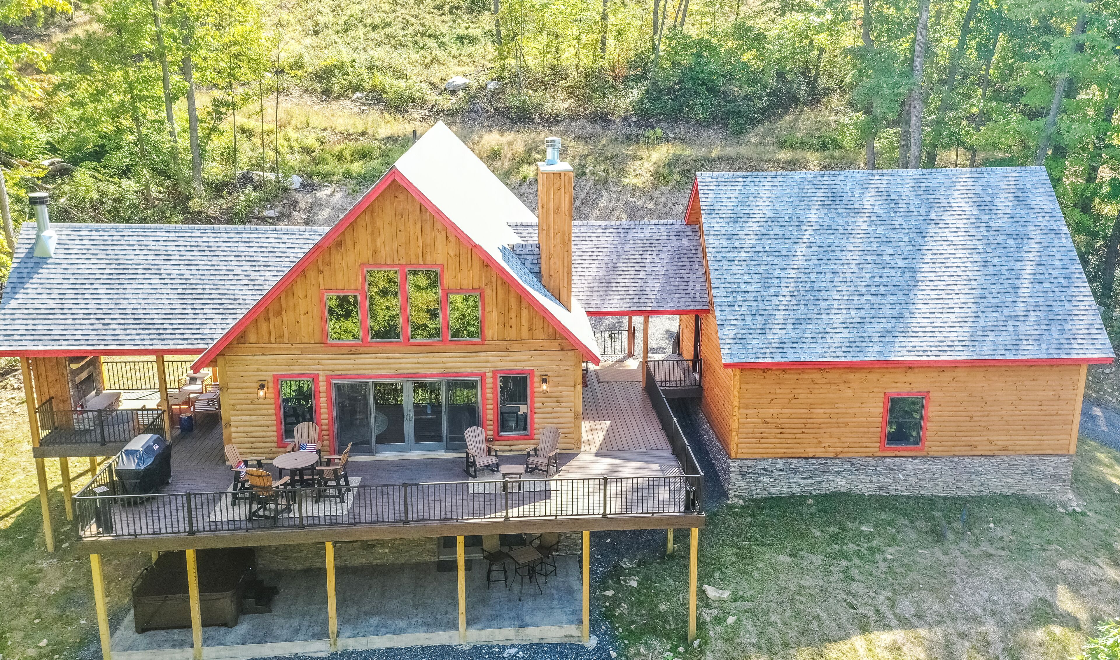 Parhelion Chalet | Outdoor Fireplace + Pool Table & Hot Tub