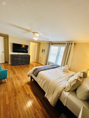 3 bedrooms, in-room safe, desk, iron/ironing board - Villa Patricia ideal for long term stays-near lakes (Bloomfield hills)