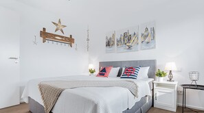 1 chambre, fer et planche à repasser, lit de bébé portatif