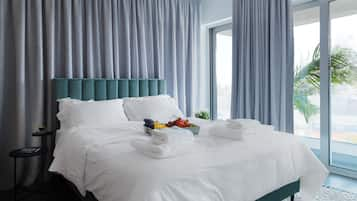 Exclusive Apartment | Egyptian cotton sheets, premium bedding, pillow-top beds, in-room safe