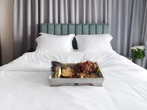Exclusive Suite | Egyptian cotton sheets, premium bedding, down comforters, pillowtop beds - LIV Urban Suites (Larnaca)