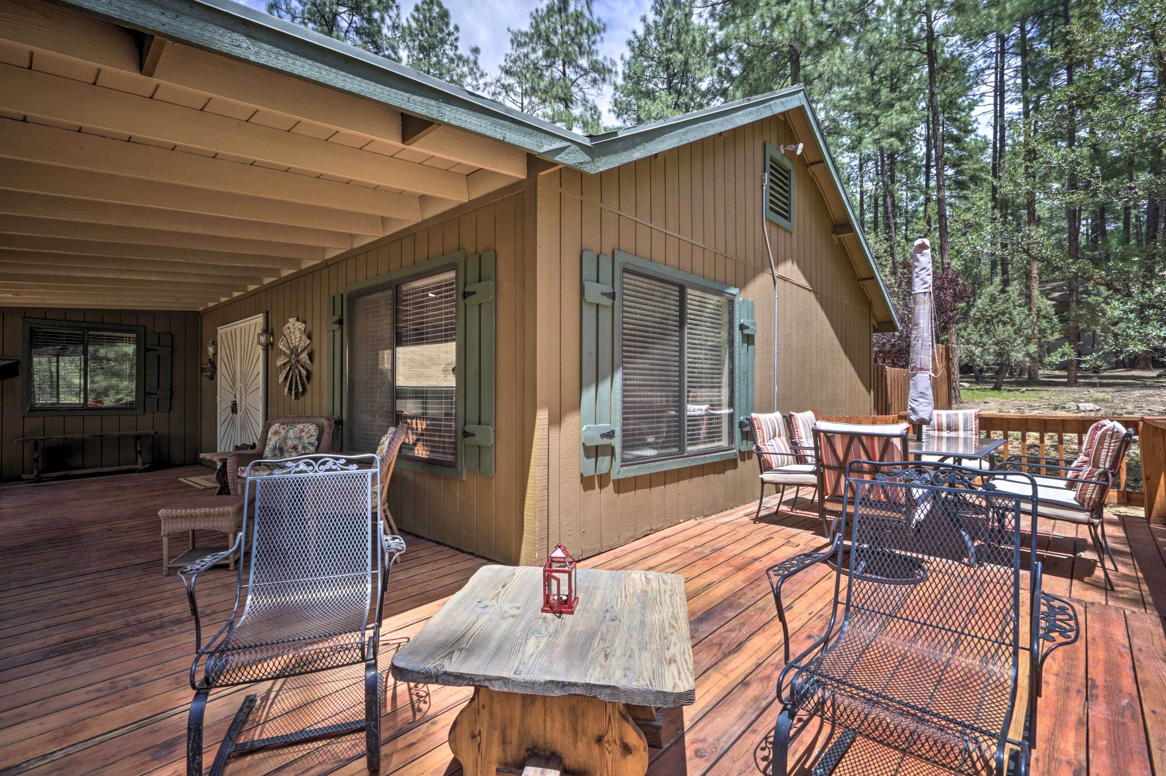 ‘Hilda’s Cabin’ Retreat in Pine w/ Mountain Views!