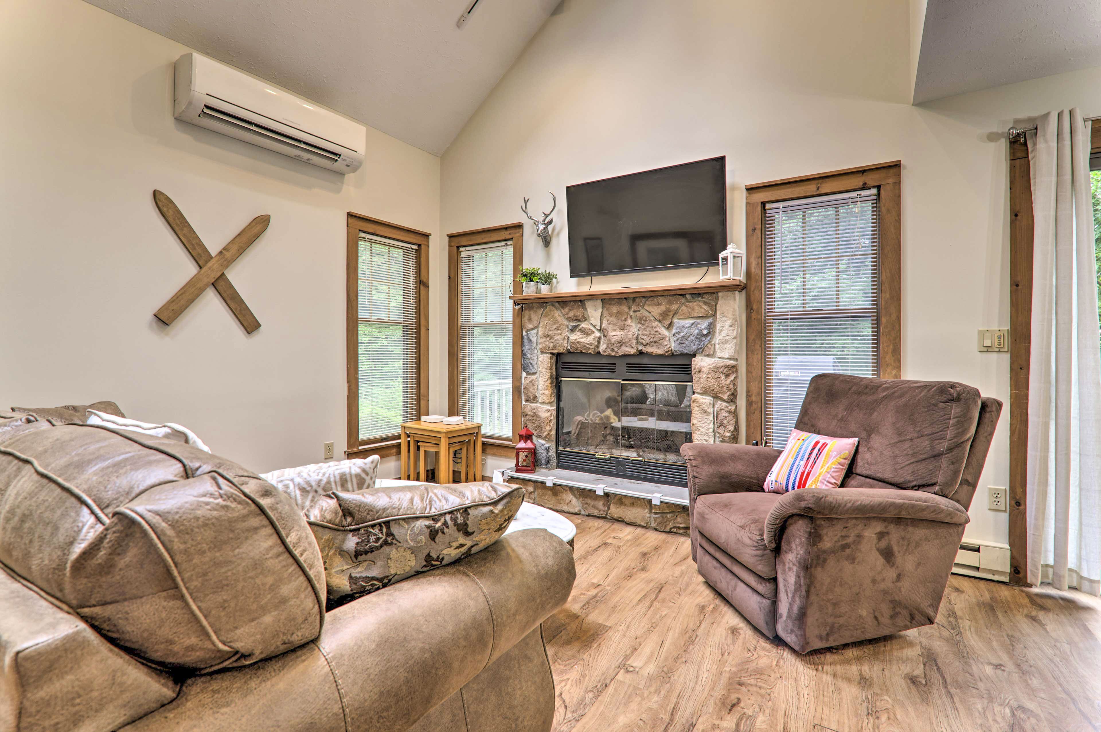 Cozy Tannersville Cabin w/ Game Room & Gas Grill!