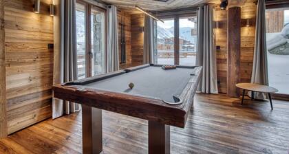 High-end chalet of 400 m² with indoor swimming pool, exceptional view.
