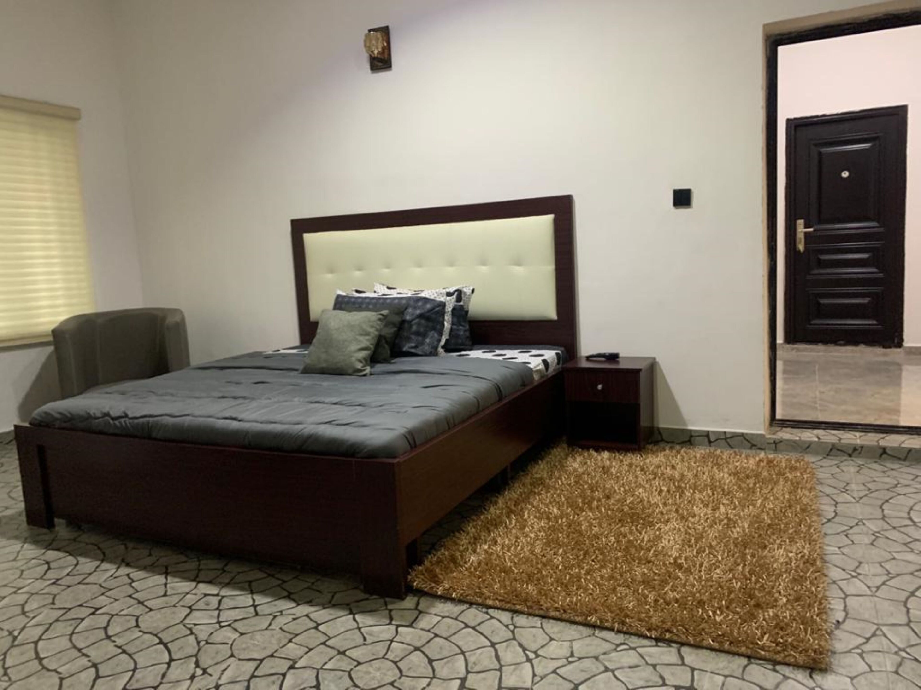 Escritorio y espacio para trabajar con un portátil