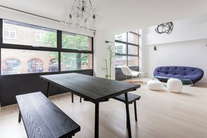 Dining - Britton Street III by Onefinestay (London)