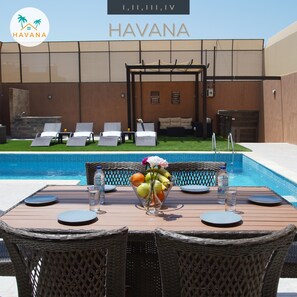 حمّام سباحة خارجي