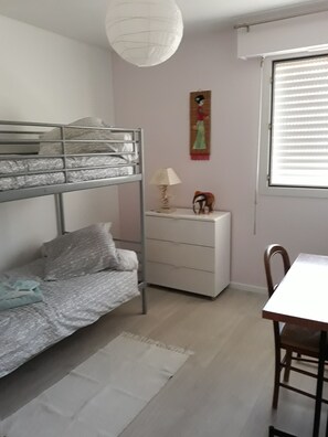 3 chambres, fer et planche à repasser, Wi-Fi gratuit, draps fournis