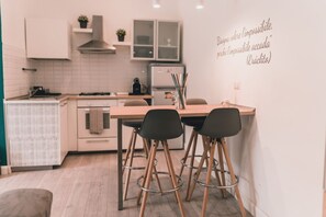 Fridge, oven, stovetop, coffee/tea maker - The Archè Comfort&Relax, Sweet Home via Heraclitus (Milano)