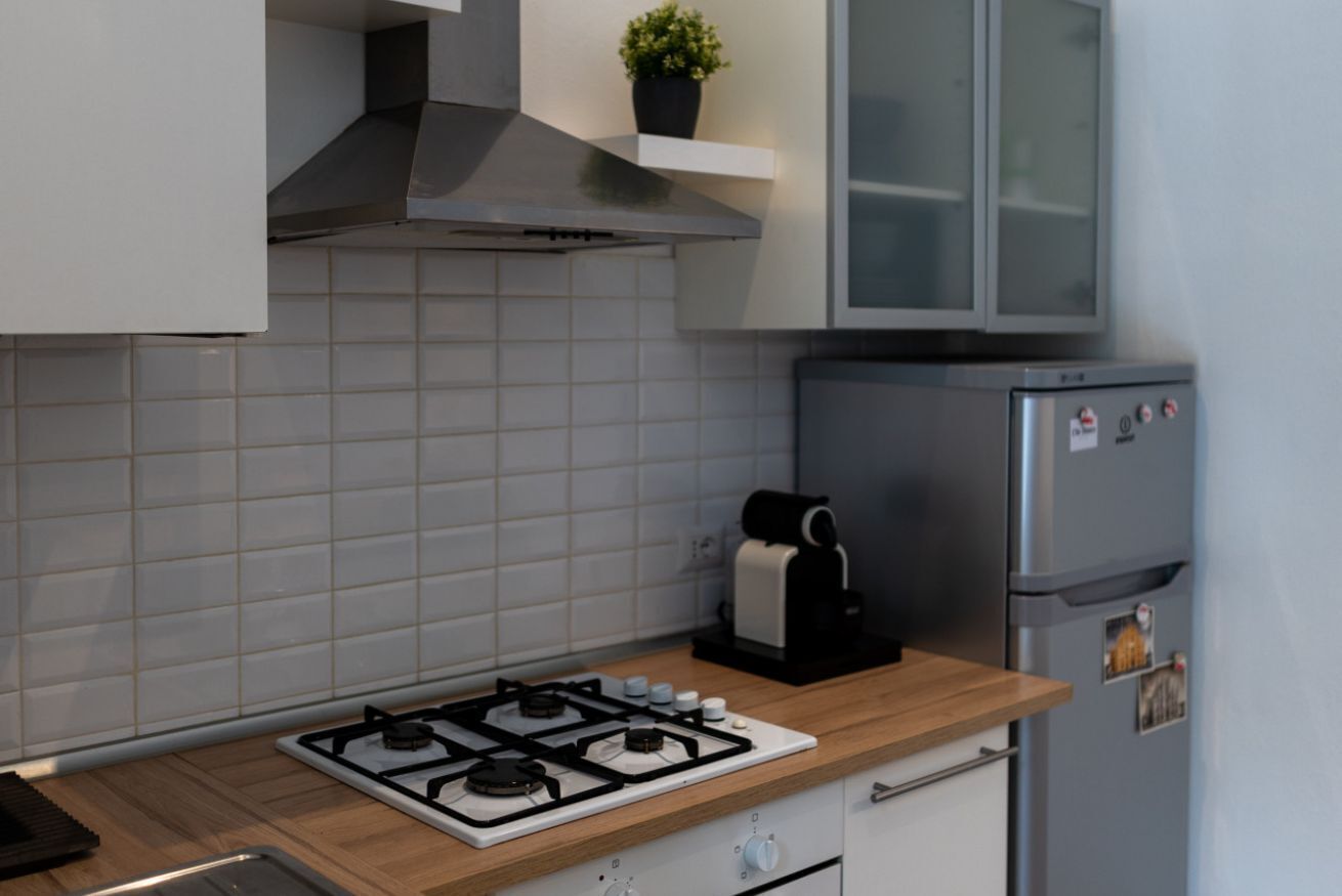 Frigorifero, forno, piano cottura, macchina per tè/caffè