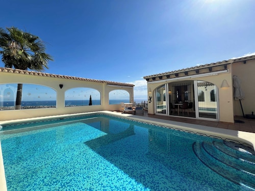 T-0121, Canarios, Fantastic villa with panoramic sea views