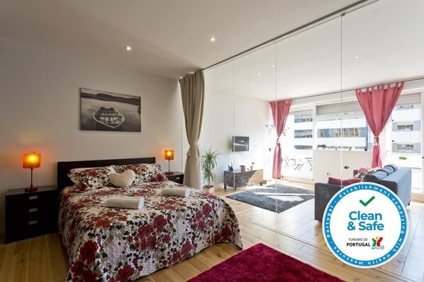 1 chambre, fer et planche à repasser, Wi-Fi gratuit, draps fournis