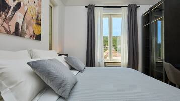 Villa (5 Bedrooms) | 5 bedrooms, iron/ironing board, cribs/infant beds, WiFi