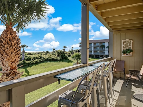 Private balcony overlooking the beach!